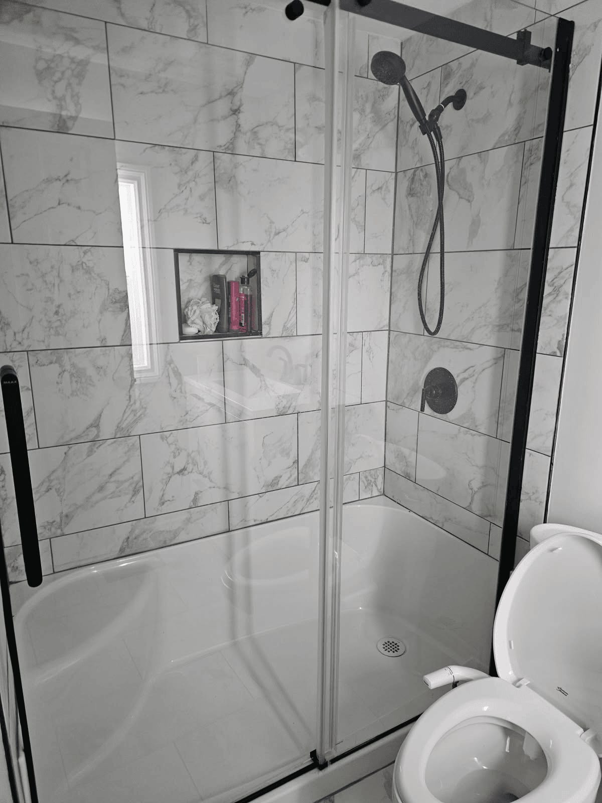 Bathrooms & Showers project by HODA Construction